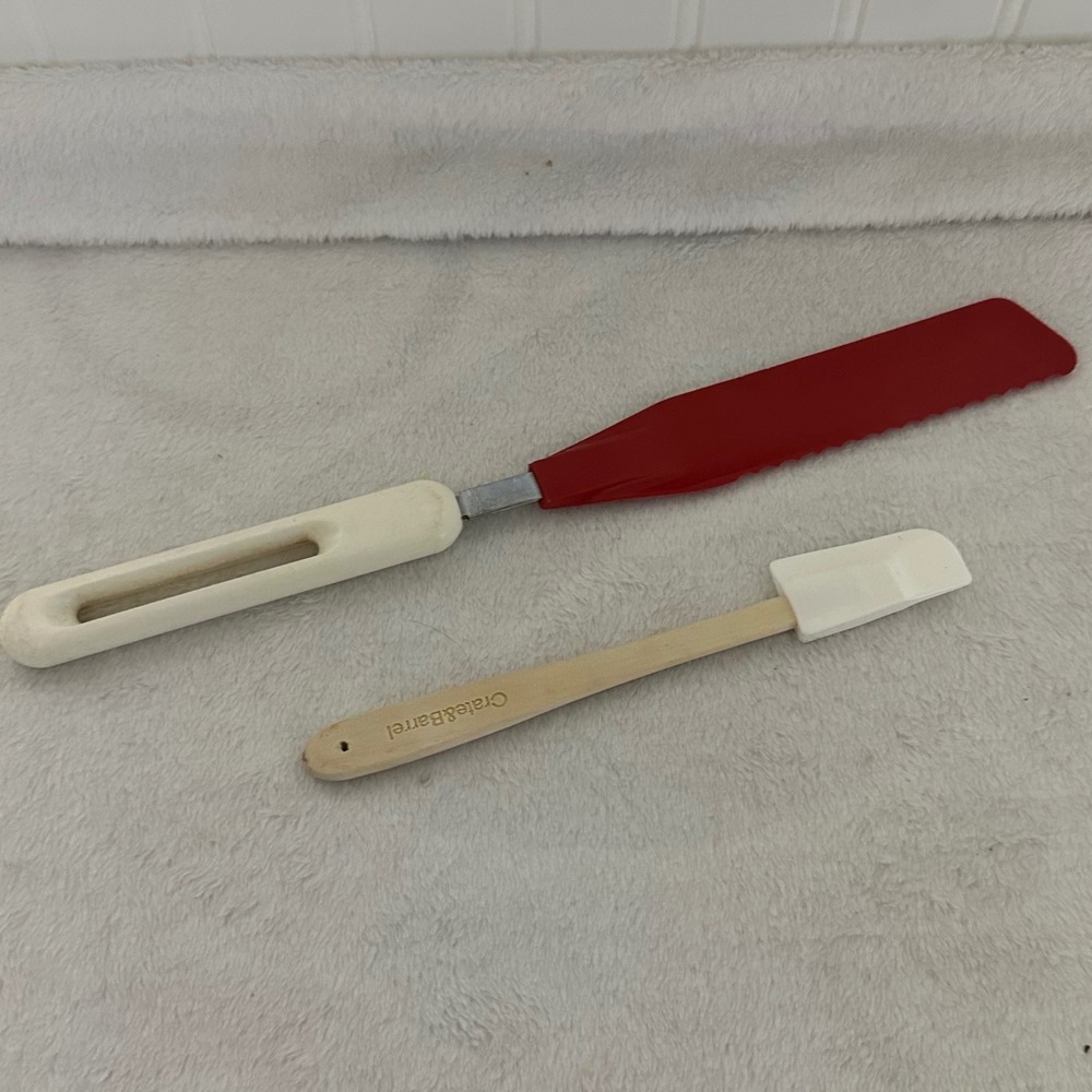 Bonny Serrated Icing Knife‎ Crate & Barrel Spatula Set Red White Vntg Excellent